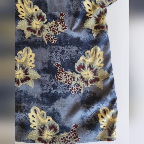 UnTied Men's Rayon Medium Button Down - Picture 8 of 10